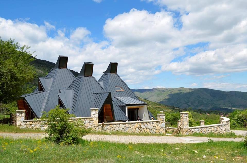 Vila Piramida Bitola Bagian luar foto